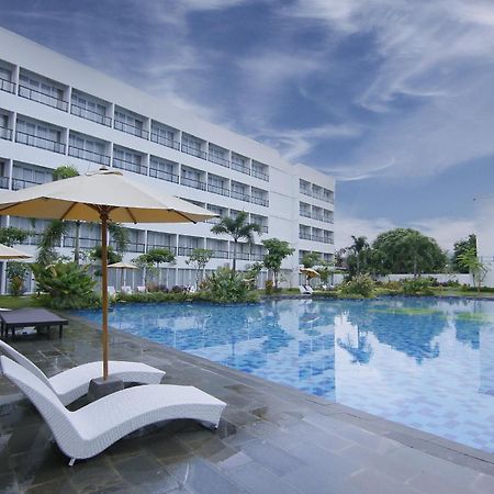 Raja Hotel Kuta Mandalika Resort & Convention Zewnętrze zdjęcie