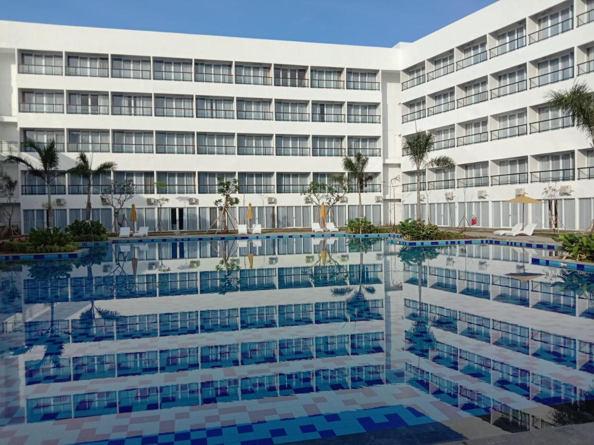 Raja Hotel Kuta Mandalika Resort & Convention Zewnętrze zdjęcie