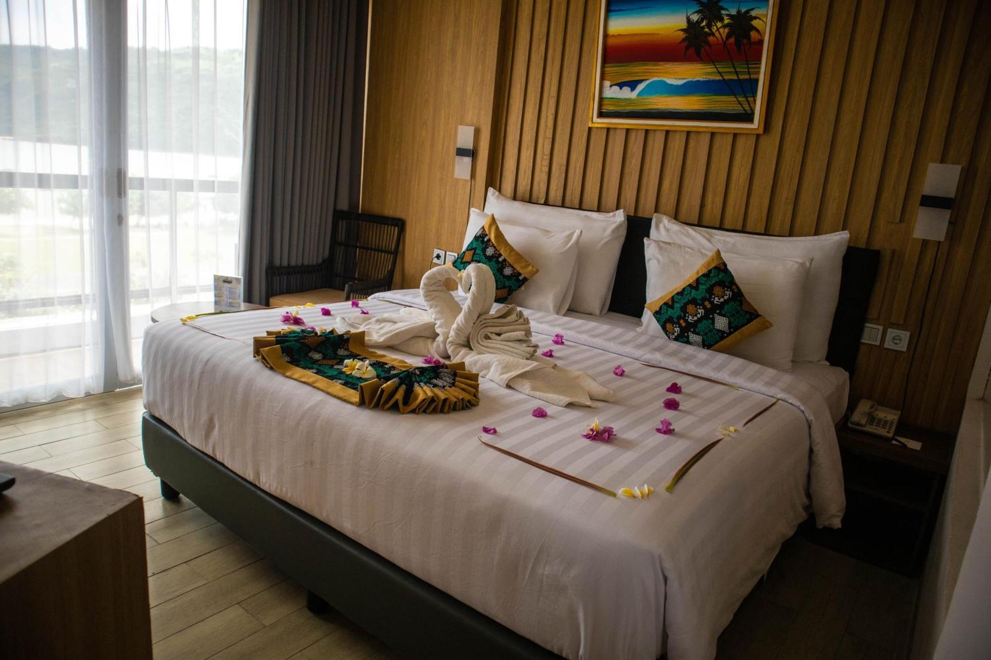 Raja Hotel Kuta Mandalika Resort & Convention Zewnętrze zdjęcie