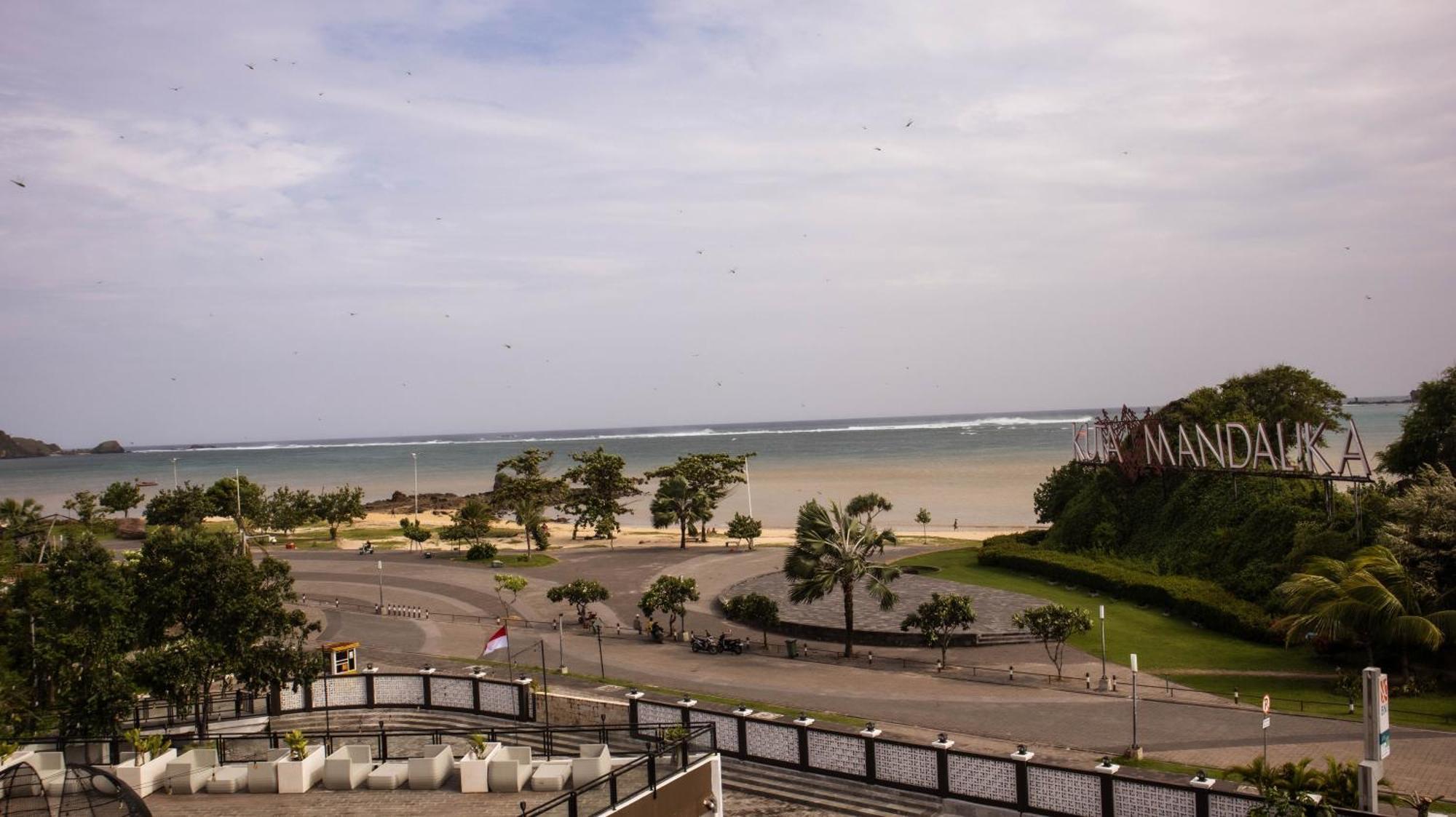 Raja Hotel Kuta Mandalika Resort & Convention Zewnętrze zdjęcie