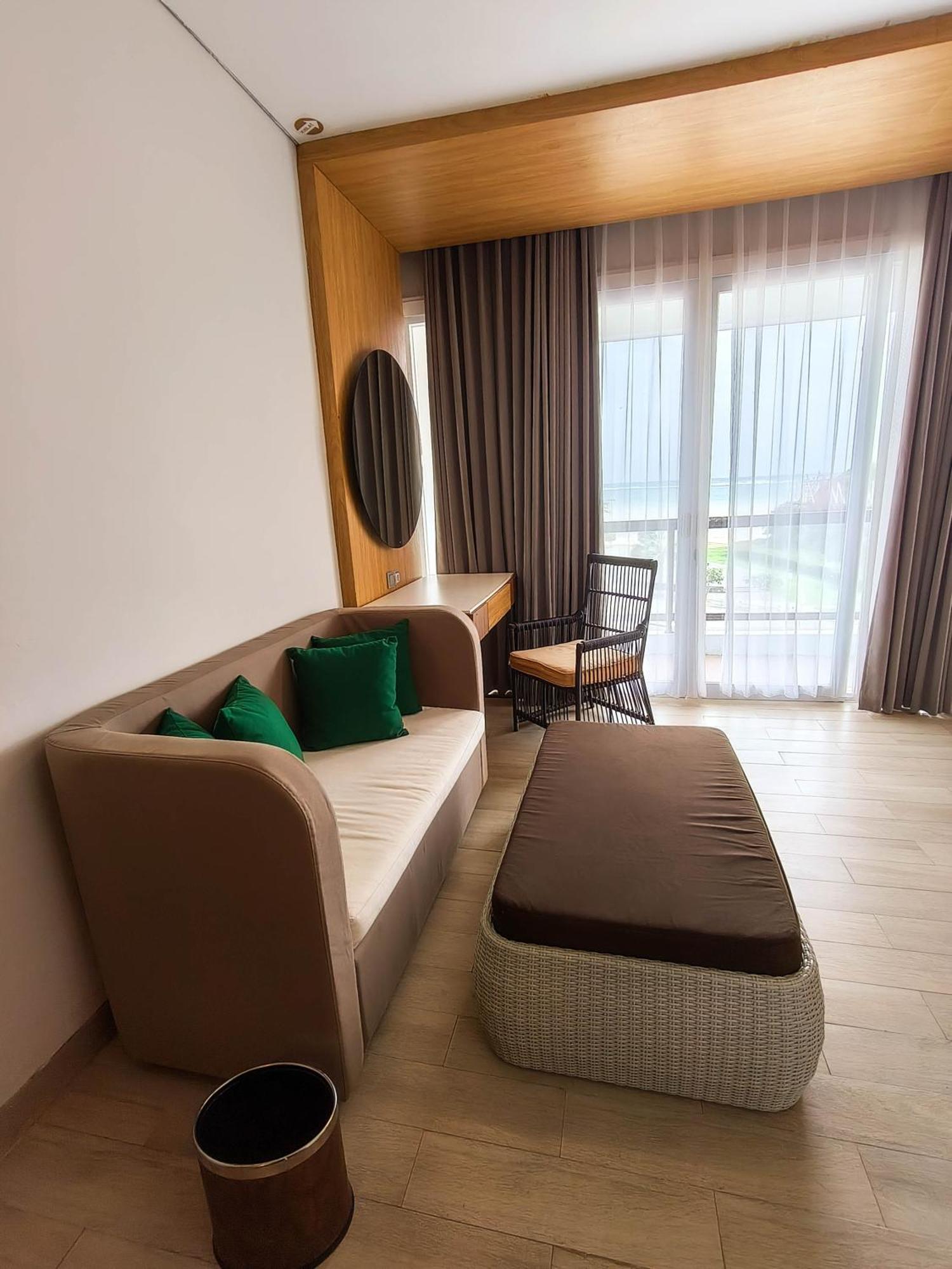 Raja Hotel Kuta Mandalika Resort & Convention Zewnętrze zdjęcie