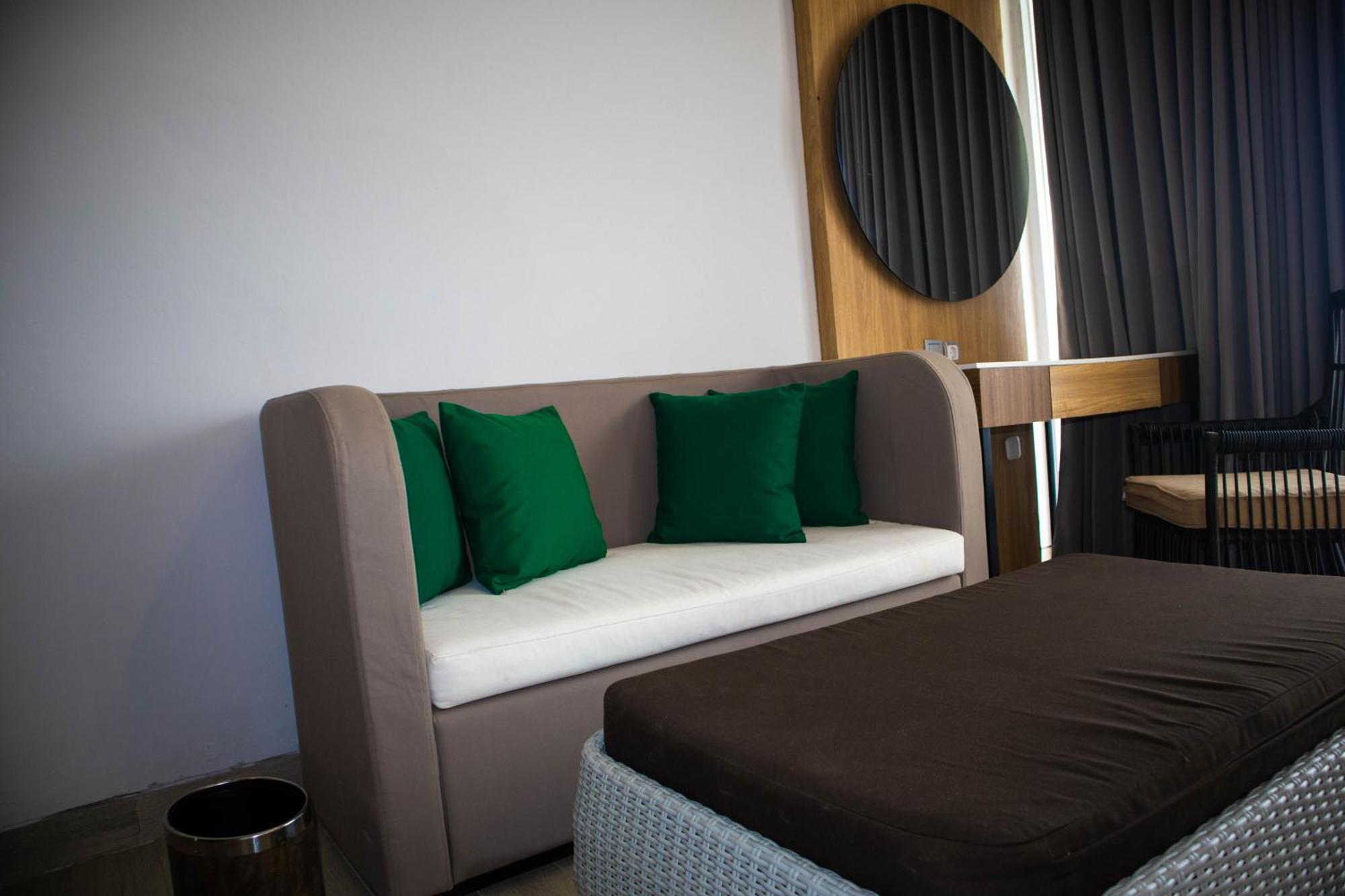 Raja Hotel Kuta Mandalika Resort & Convention Zewnętrze zdjęcie