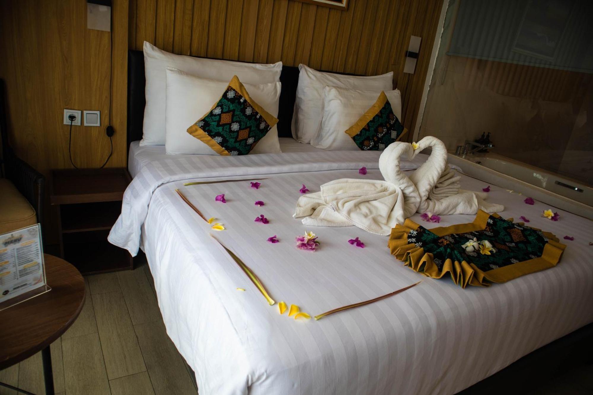 Raja Hotel Kuta Mandalika Resort & Convention Zewnętrze zdjęcie