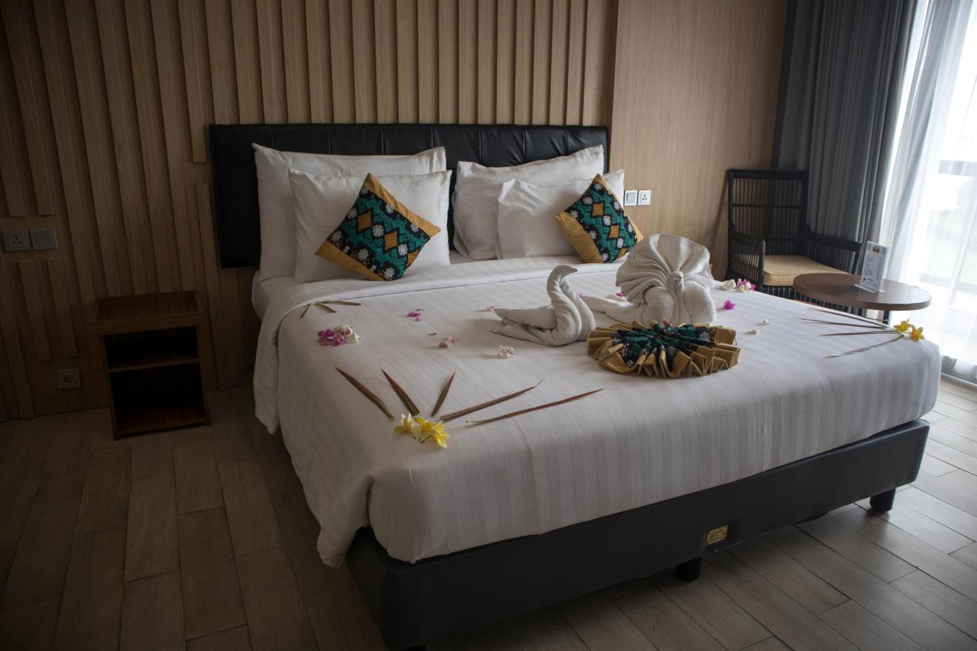 Raja Hotel Kuta Mandalika Resort & Convention Zewnętrze zdjęcie