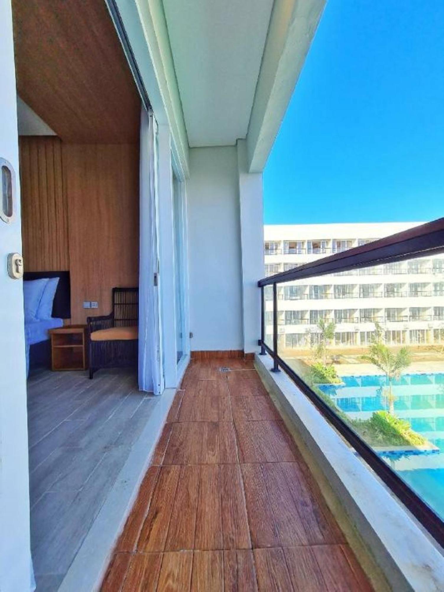 Raja Hotel Kuta Mandalika Resort & Convention Zewnętrze zdjęcie