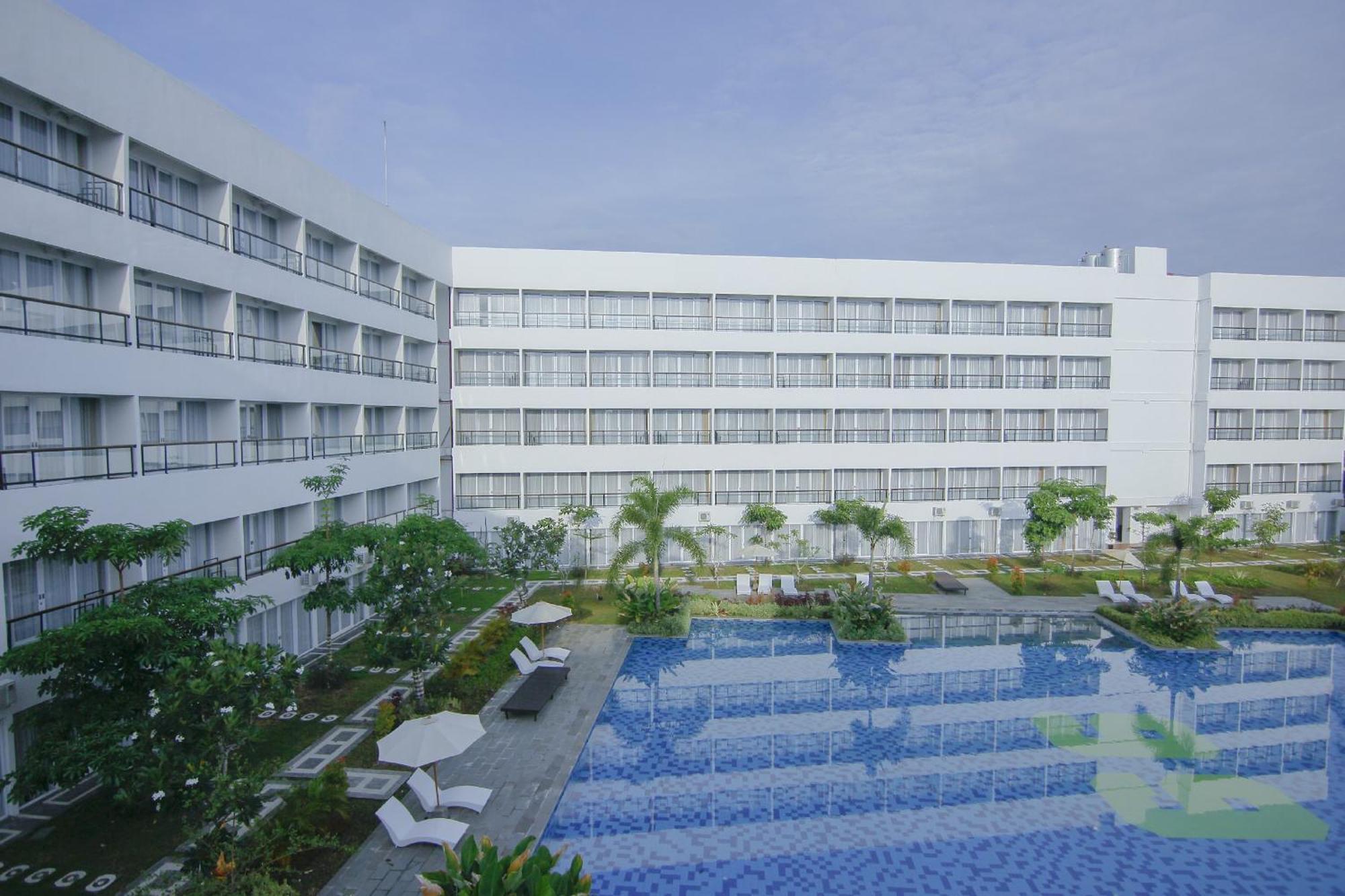 Raja Hotel Kuta Mandalika Resort & Convention Zewnętrze zdjęcie