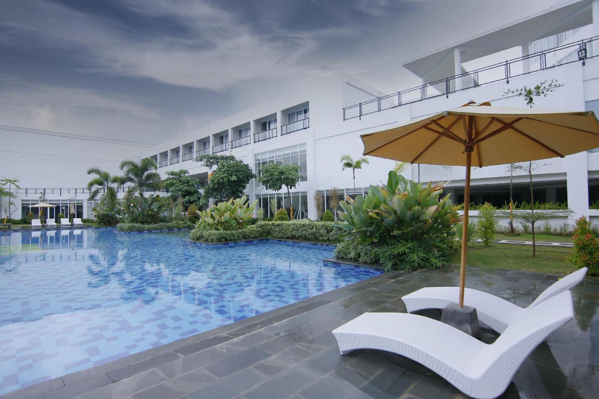 Raja Hotel Kuta Mandalika Resort & Convention Zewnętrze zdjęcie